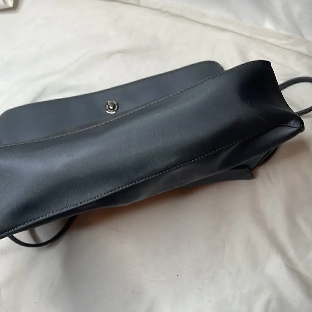 DKNY Grey Shoulder Bag.‎